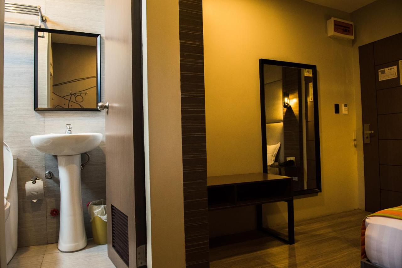 Dy Viajero Transient Hotel Naga  Luaran gambar
